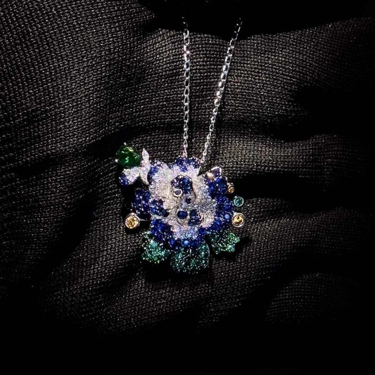 Omnia Lyric Floral Pendant in 92.5 Silver with High-Quality Simulated Diamonds - OMNIASTORES UAE