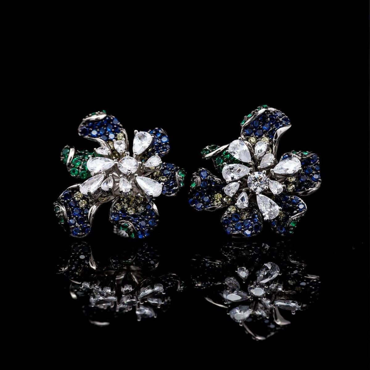 Omnia Lyric Earring in 92.5 Silver High Quality Simulated diamonds - OMNIASTORES UAE