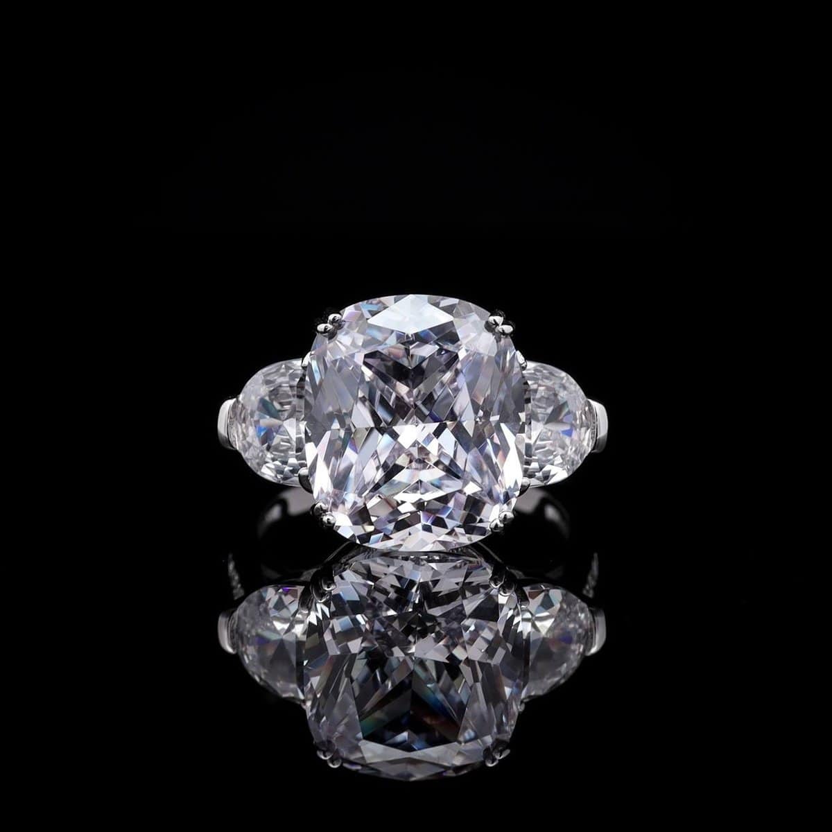 Omnia Sesable White Oval-Cut Statement Ring in 925 Silver with High-Quality Iced Cut Stones - OMNIASTORES UAE
