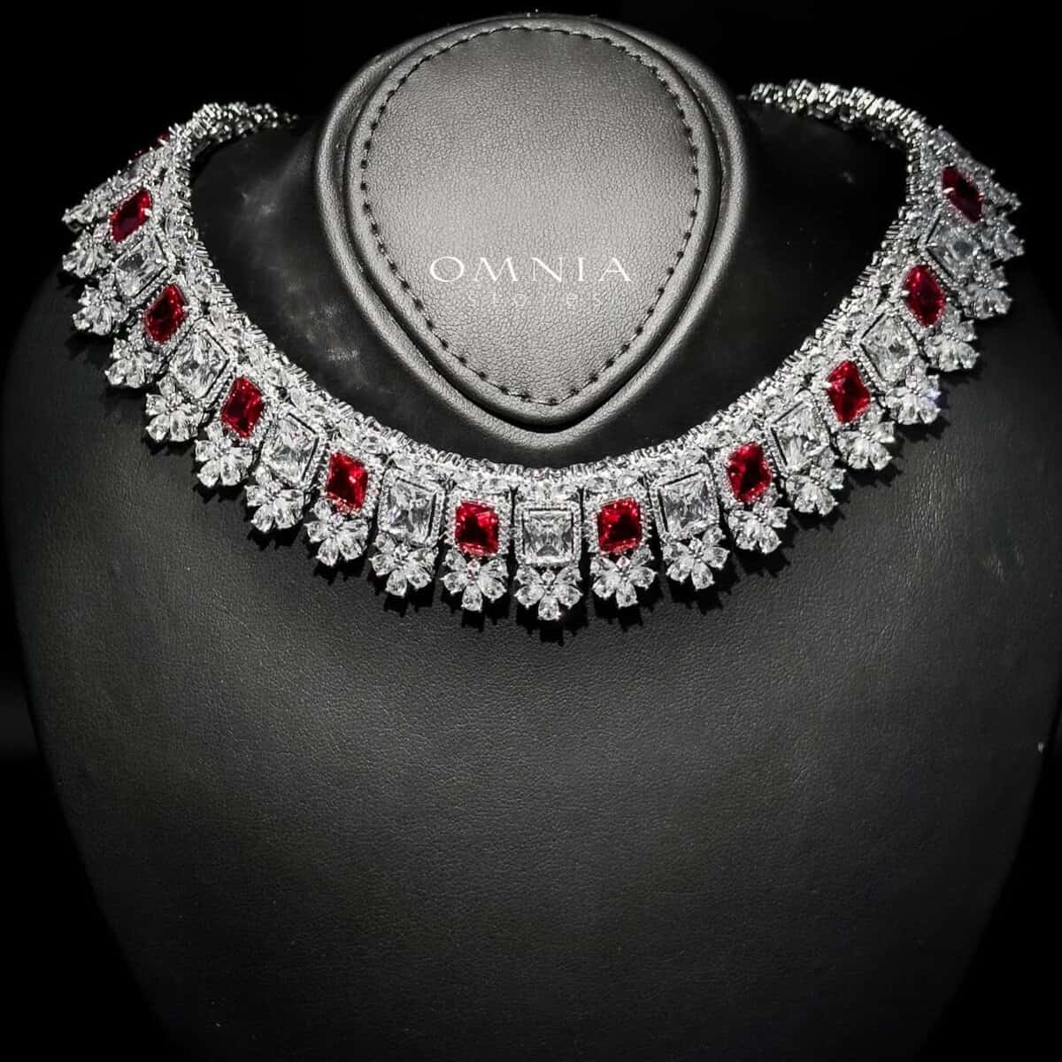 Omnia Avelia Red and White - OMNIASTORES UAE