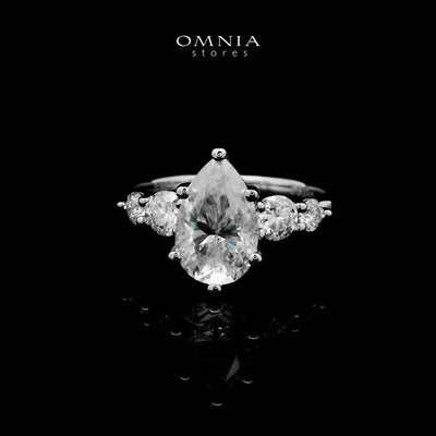 Omnia Hakima White Ring 92.5 Silver Certified in High Quality Moissanite Stone