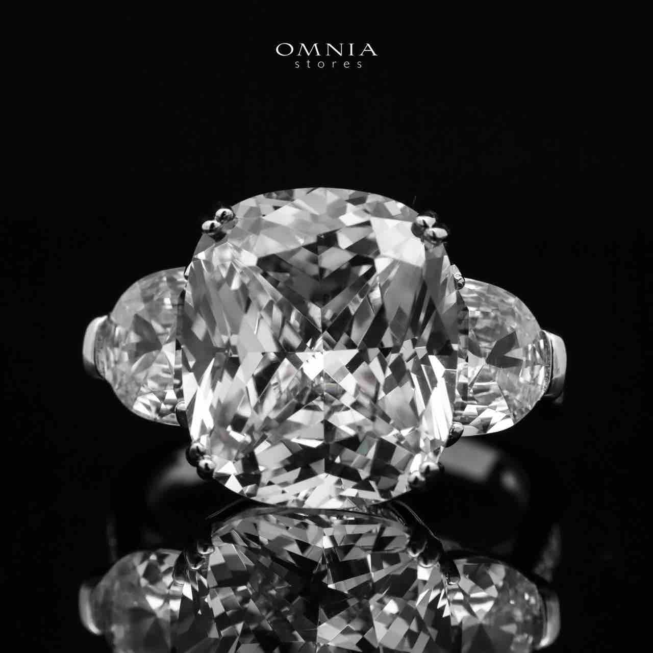 Omnia Sesable White Oval-Cut Statement Ring in 925 Silver with High-Quality Iced Cut Stones - OMNIASTORES UAE