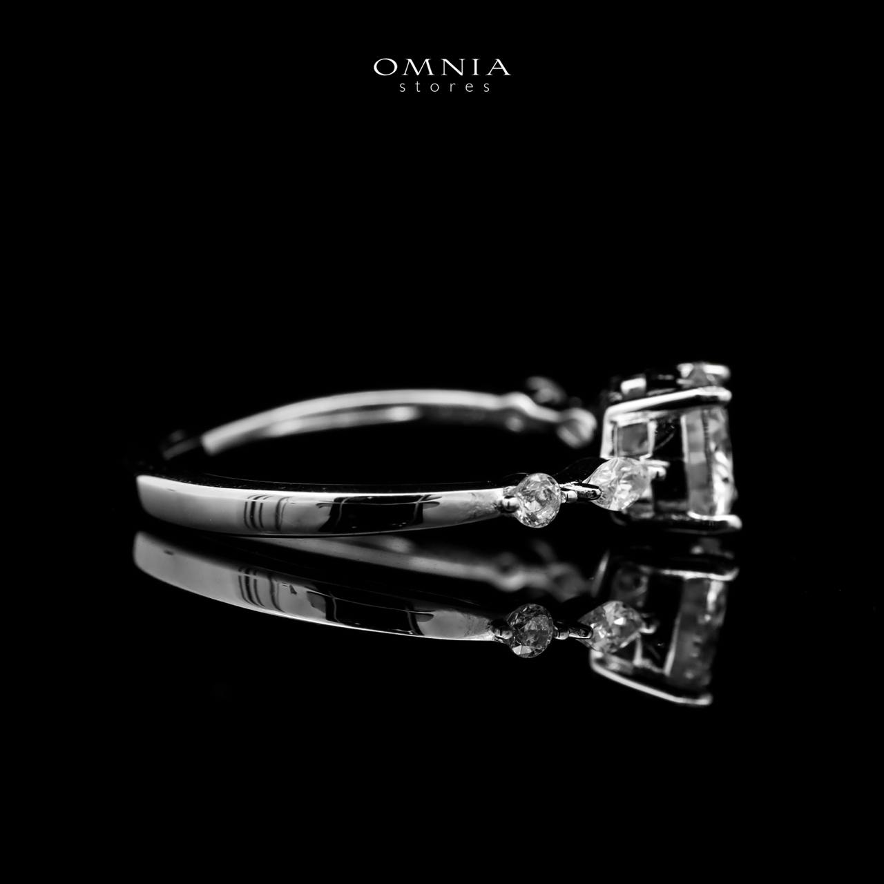 Omnia Arwan Silver Ring in 92.5 Silver with High Quality Moissanite - OMNIASTORES UAE