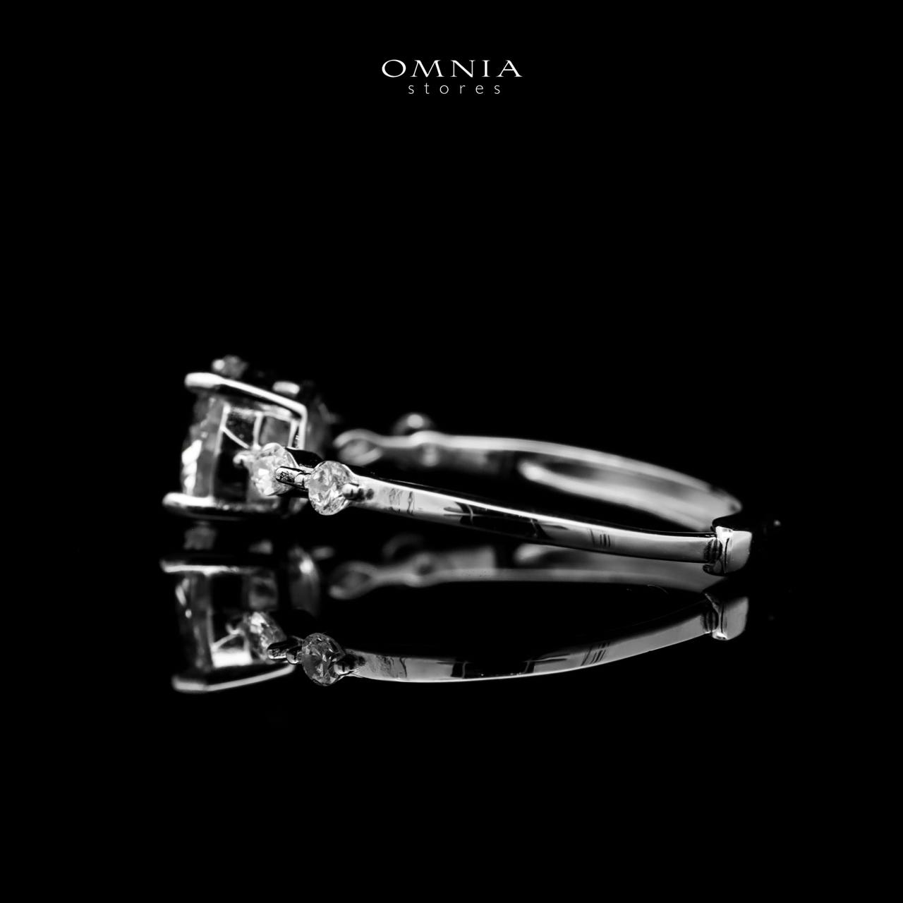 Omnia Arwan Silver Ring in 92.5 Silver with High Quality Moissanite - OMNIASTORES UAE