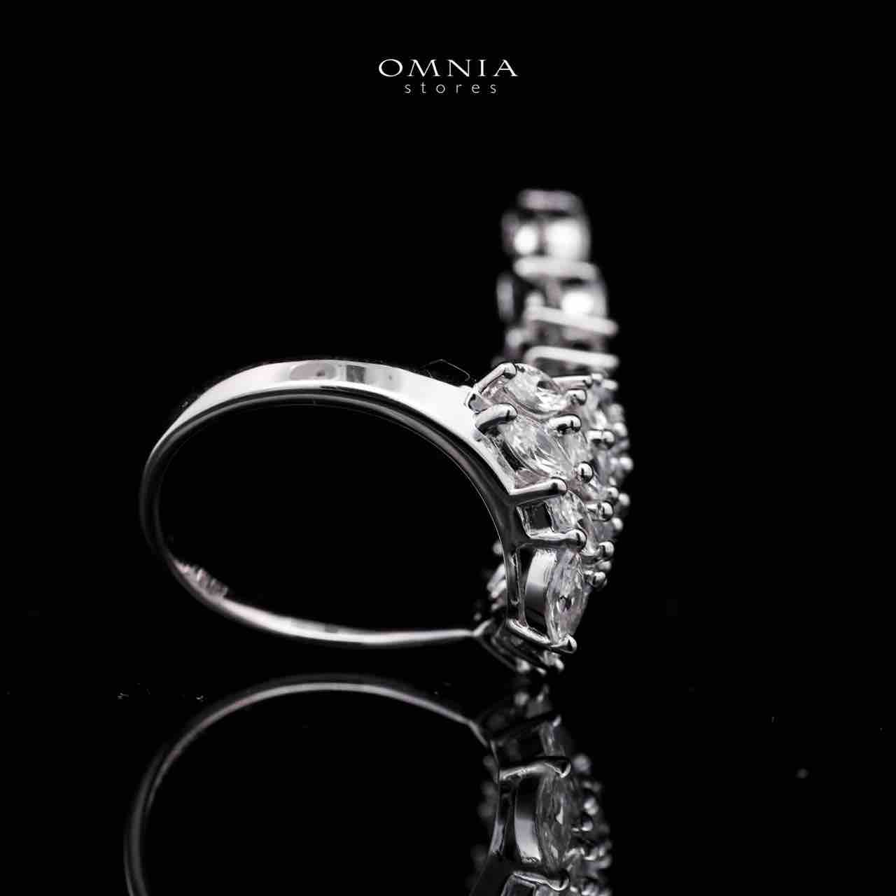 Omnia Statement Leaf Design Ring in 92.5 Silver with High Quality Iced Cut Stones - OMNIASTORES UAE