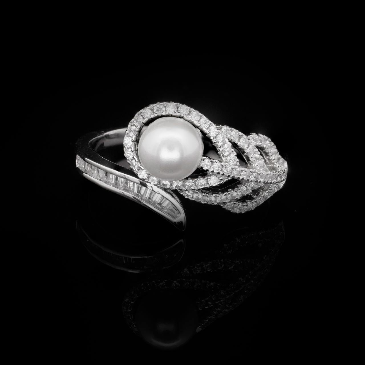 Omnia Naela White Leaf Pearl Necklace, Earrings and Ring Set in 925 Silver with High Quality Simulated Diamonds - OMNIASTORES UAE