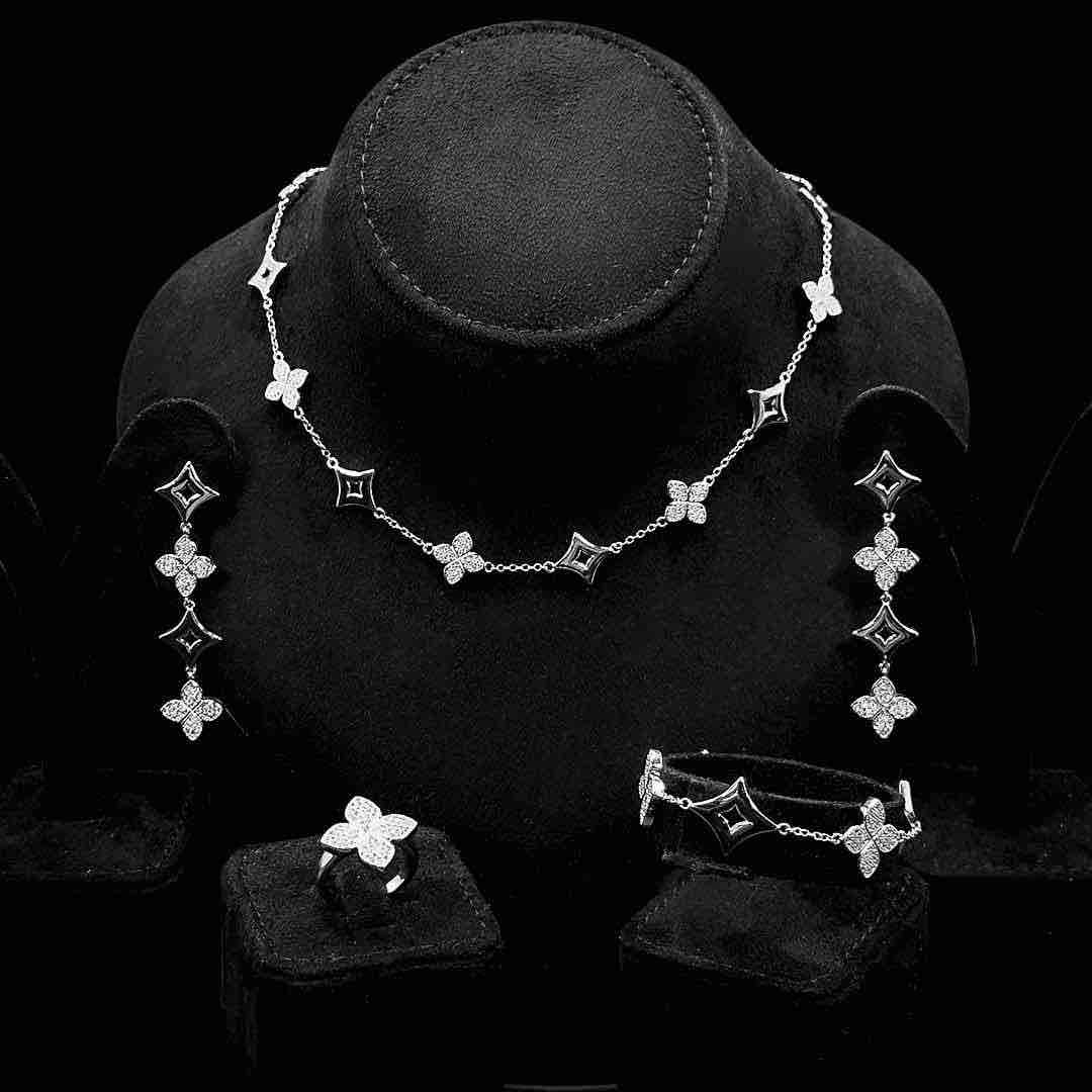 Omnia White Clove Choker Full Set with High-Quality Simulated Diamonds Gold Plated